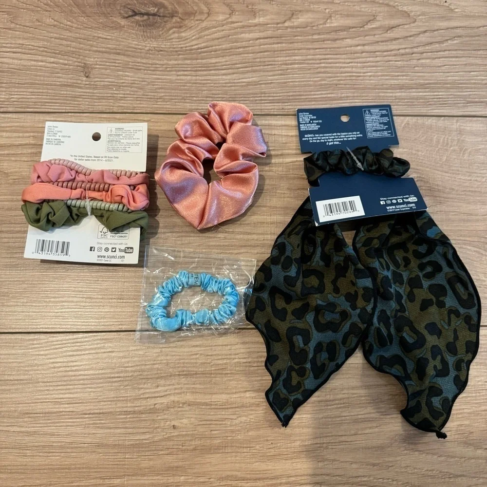 NWT Scunci Hair Accessories Scrunchie Bundle